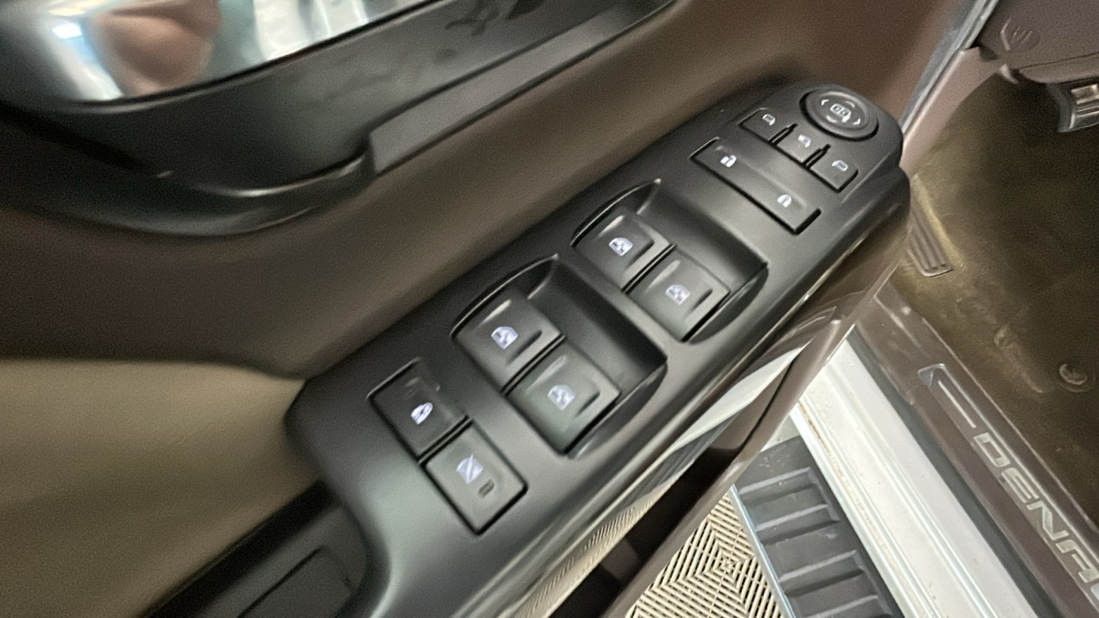 Used 2014 GMC Sierra 1500 Denali AWD/4WD image 10