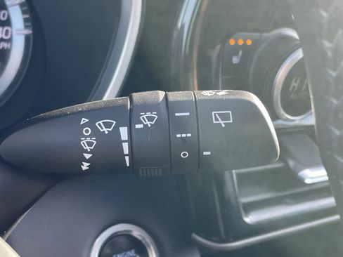 Used 2021 Toyota Highlander XLE image 18