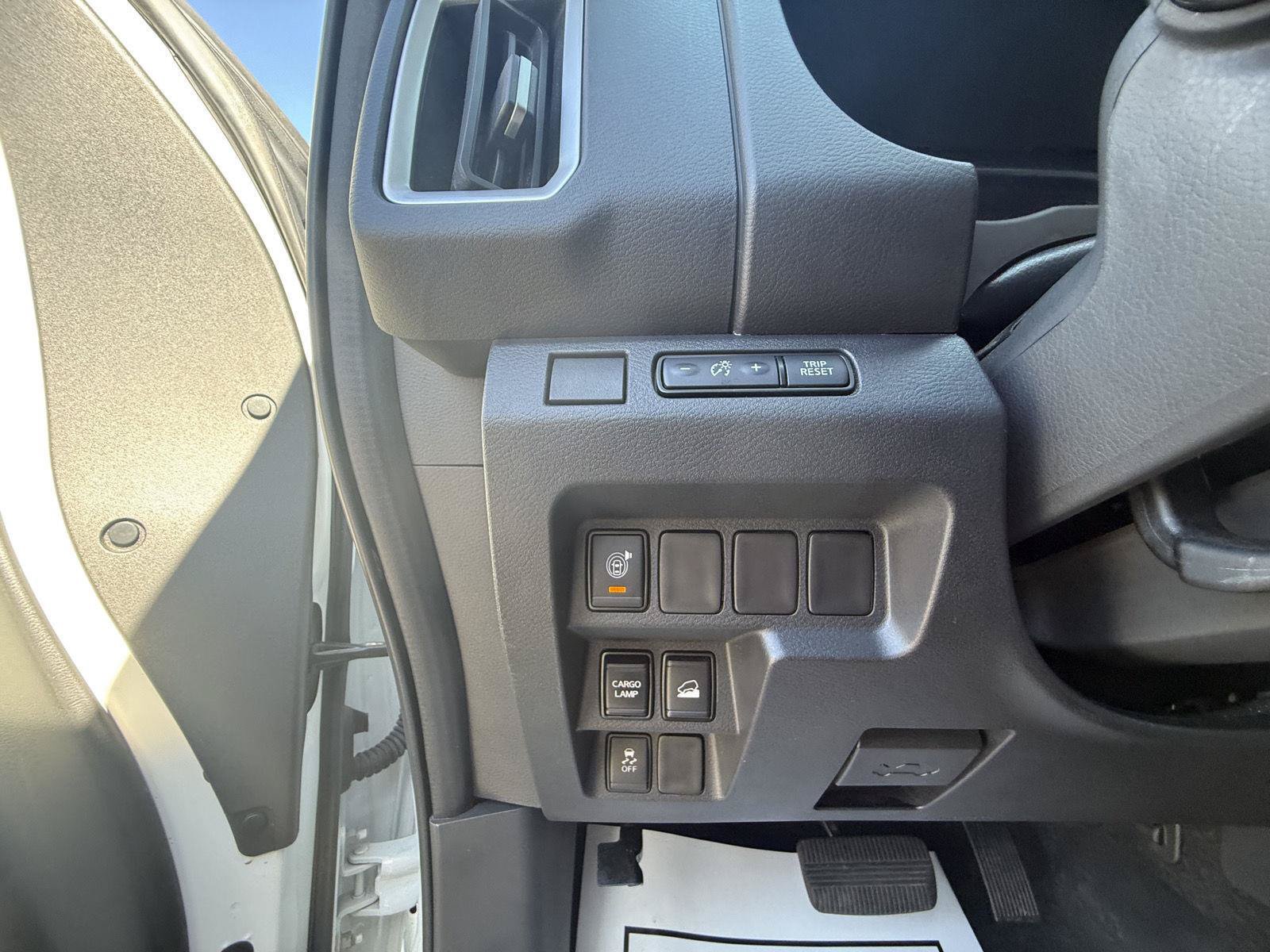 Used 2025 Nissan Frontier SV AWD/4WD image 14