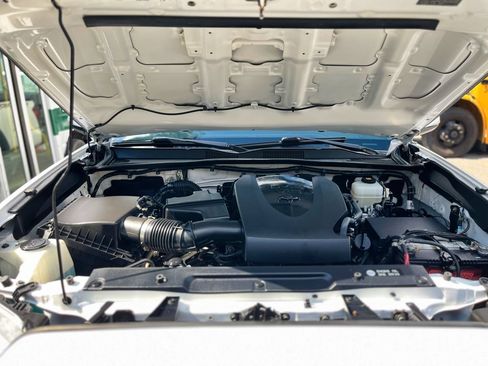 Used 2018 Toyota Tacoma TRD Off-Road AWD/4WD image 54