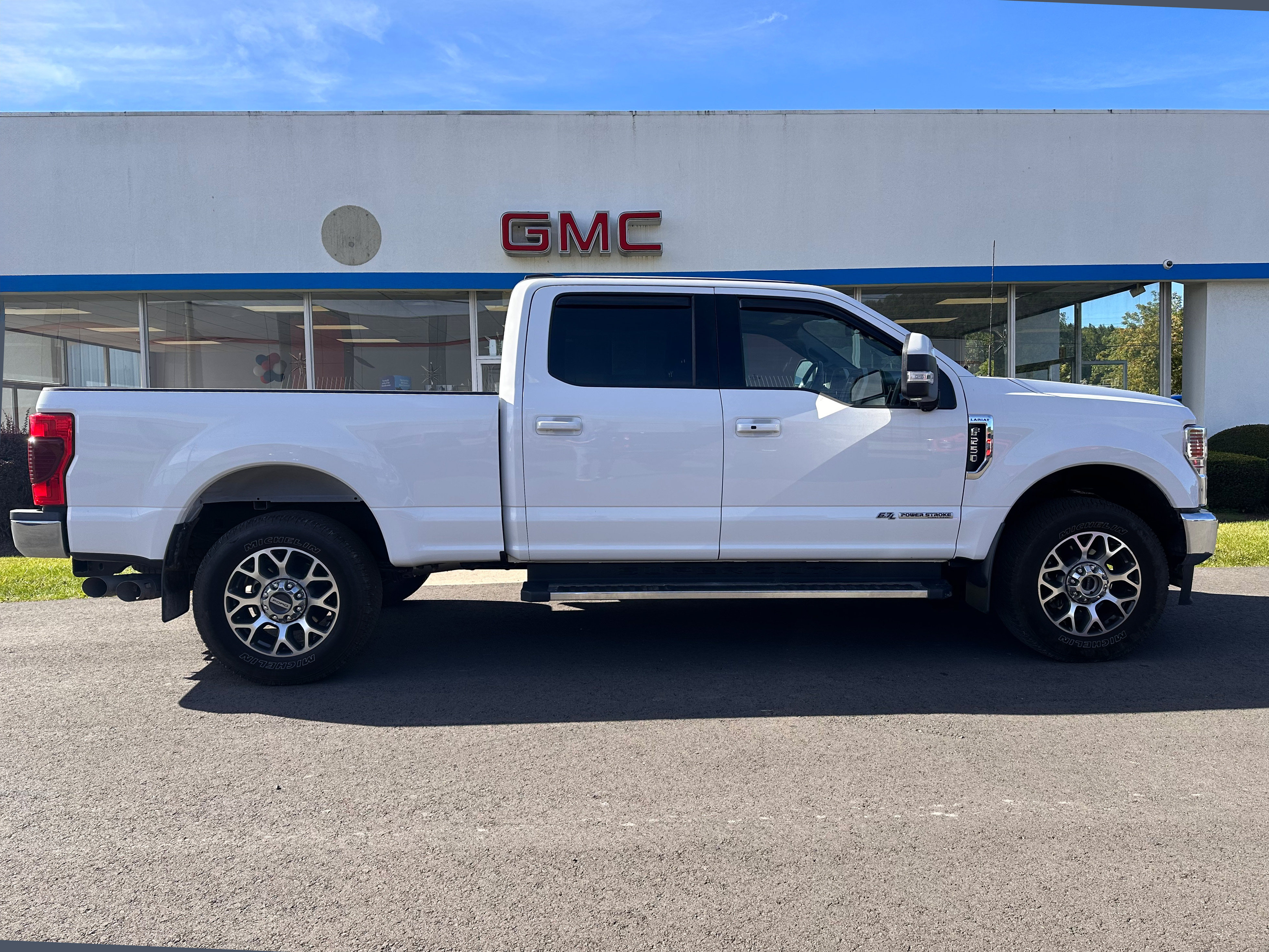 Used 2022 Ford F250 Lariat w/ Lariat Ultimate Package AWD/4WD image 2