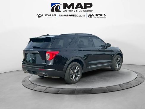 Used 2023 Ford Explorer XLT w/ Equipment Group 202A AWD/4WD image 5