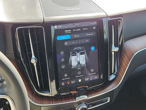 Certified 2023 Volvo XC60 B6 Ultimate w/ Protection Package Premier image 15