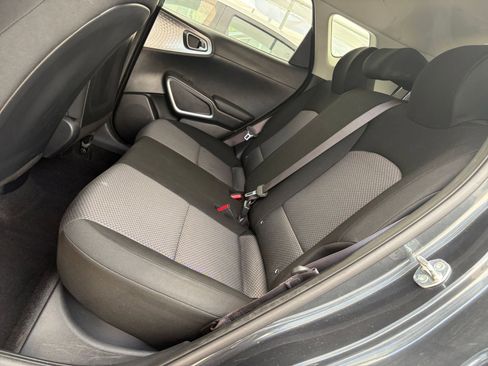 Used 2025 Kia Soul LX w/ LX Technology Package FWD image 23