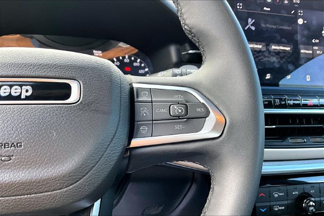 Used 2025 Jeep Compass Limited AWD/4WD image 19