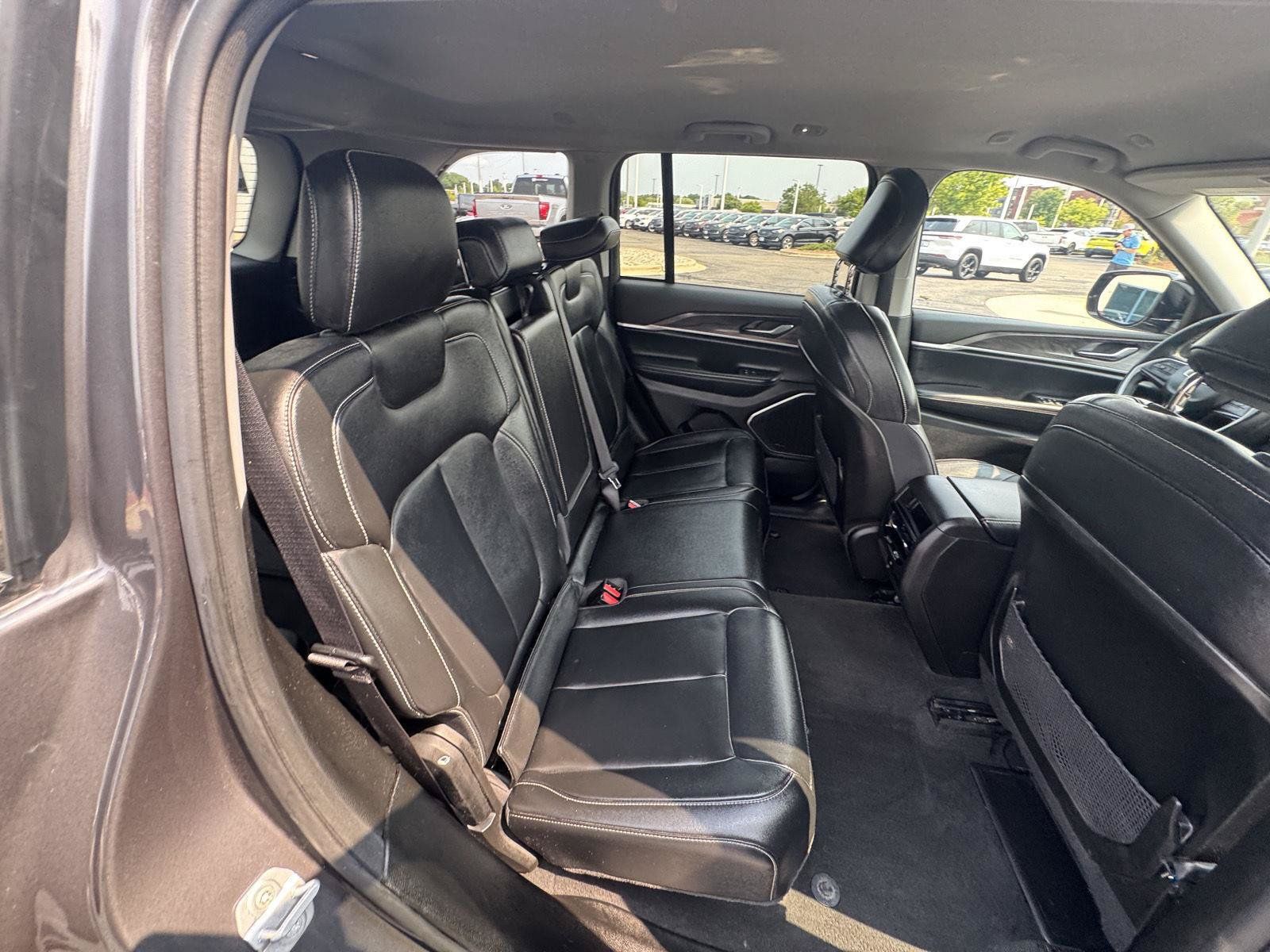 Used 2022 Jeep Grand Cherokee Limited AWD/4WD image 20