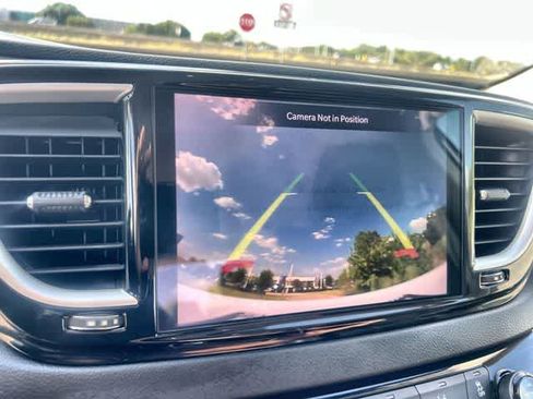 Used 2023 Chrysler Pacifica Touring-L FWD image 26
