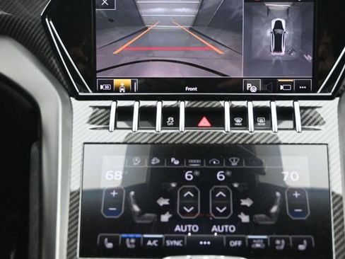 Used 2023 Lamborghini Urus Performante AWD/4WD image 10