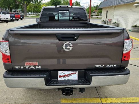 Used 2017 Nissan Titan SV image 20