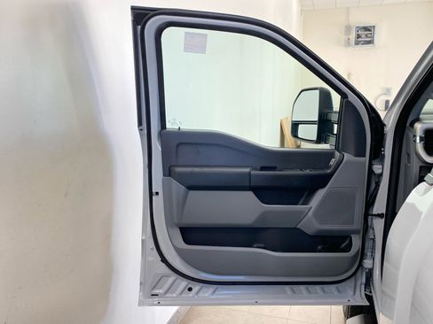 New 2026 Ford F250 XL w/ XL Chrome Package image 9