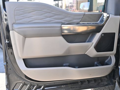 Used 2025 Ford F450 Platinum w/ Platinum Plus Package image 28