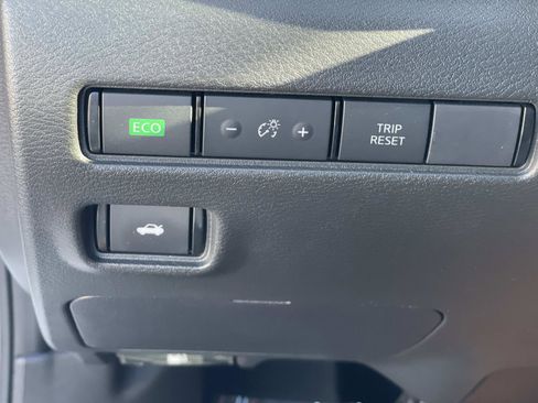 Used 2024 Nissan Sentra SV w/ SV Premium Package image 15