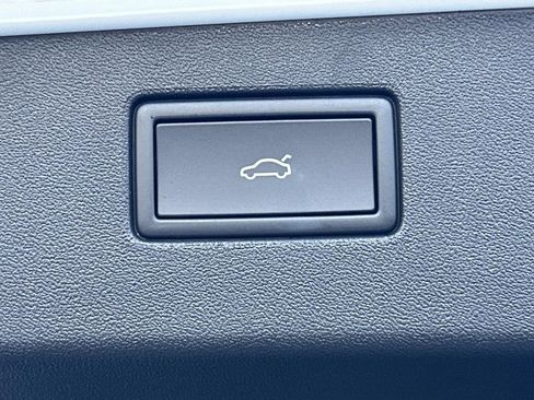 New 2026 Volkswagen Tiguan SE image 22