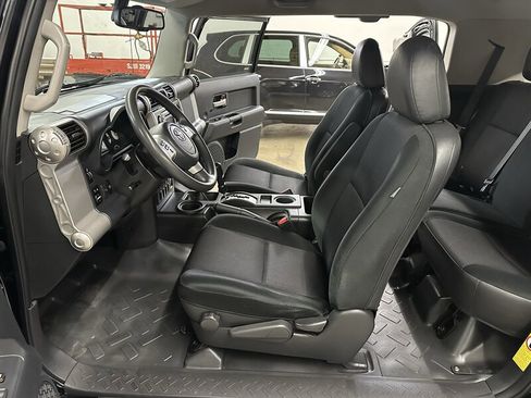 Used 2011 Toyota FJ Cruiser 4WD w/ Convenience Pkg image 15