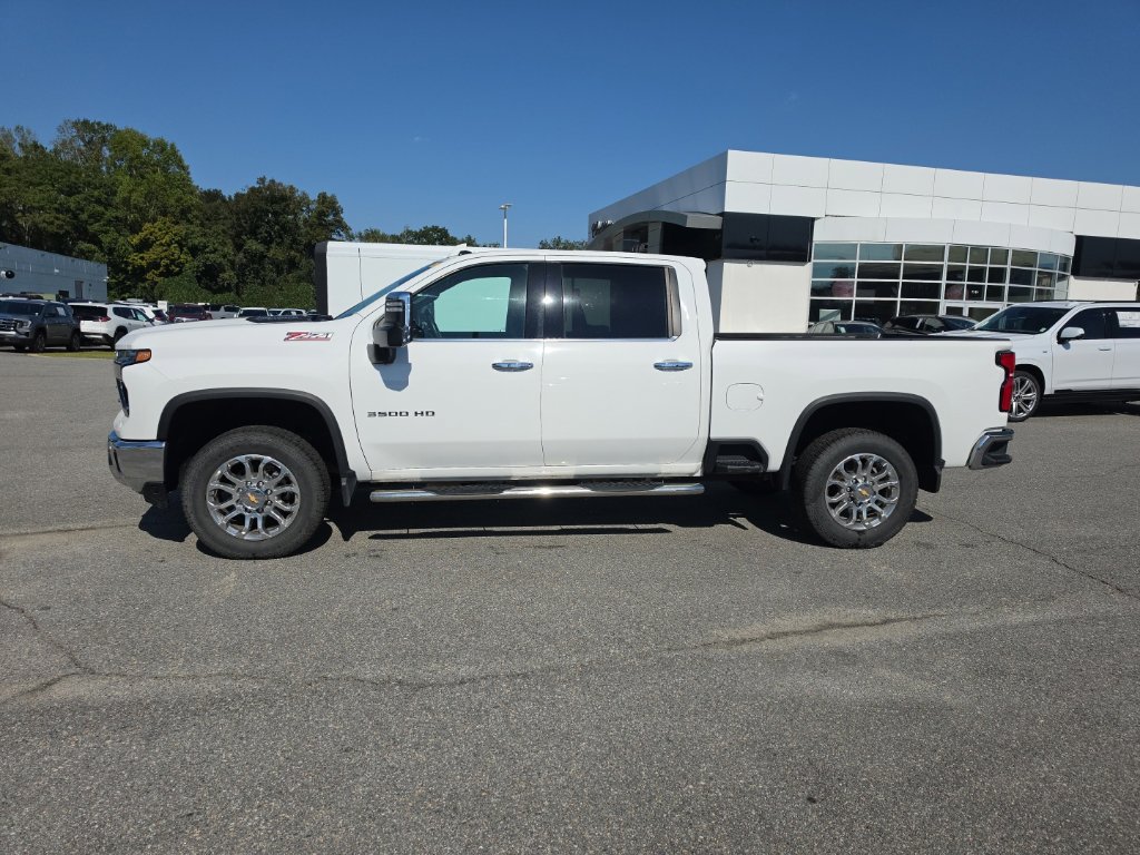 Used 2025 Chevrolet Silverado 3500 LTZ AWD/4WD image 4
