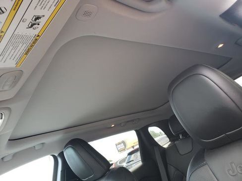 Used 2022 Jeep Cherokee Limited image 21