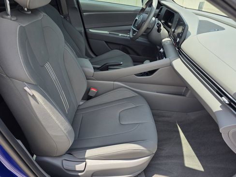 Certified 2025 Hyundai Elantra Sport FWD image 13