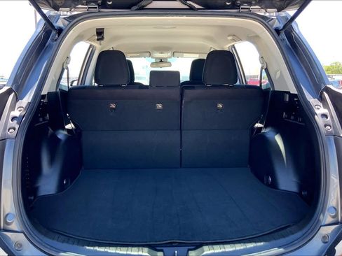 Used 2018 Toyota RAV4 LE FWD image 34