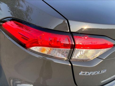 Used 2025 Toyota Corolla LE FWD image 29