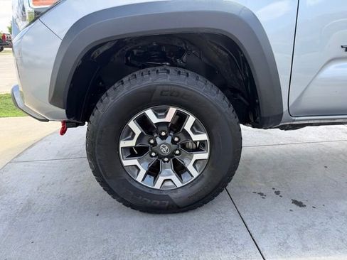 Used 2021 Toyota Tacoma TRD Off-Road image 4