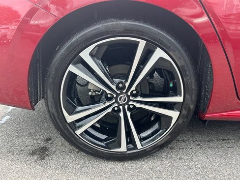 Used 2022 Nissan Sentra SR w/ SR Premium Package FWD image 22