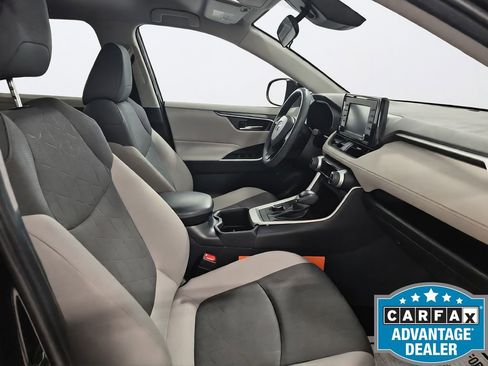 Used 2022 Toyota RAV4 XLE AWD/4WD image 27