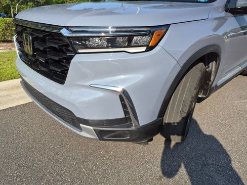 Used 2025 Honda Pilot Touring image 9