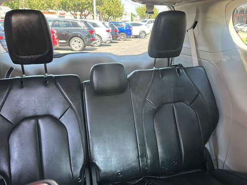 Used 2019 Chrysler Pacifica Limited FWD image 14