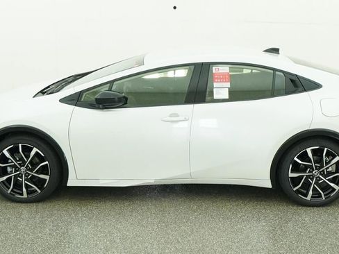 New 2026 Toyota Prius Plug-In Hybrid FWD image 3