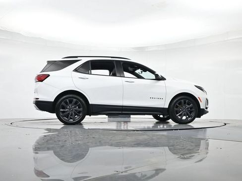 Used 2022 Chevrolet Equinox RS w/ LPO, Floor Liner Package FWD image 32