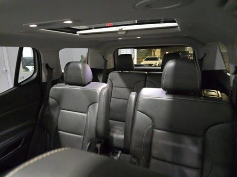Used 2023 GMC Acadia SLT w/ Preferred Package image 15