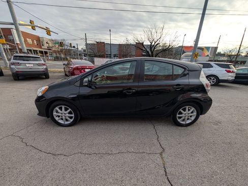 Used 2014 Toyota Prius C Four image 9