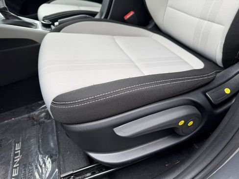 Used 2025 Hyundai Venue SEL image 13