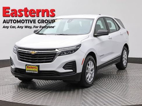 Used 2023 Chevrolet Equinox LS w/ Driver Confidence II Package FWD image 1