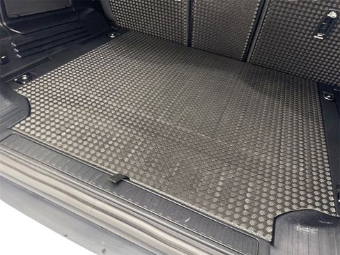 Used 2025 Land Rover Defender 110 S image 73