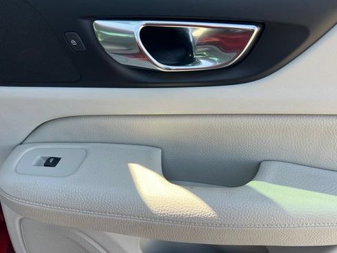 Used 2019 Volvo S60 T5 Momentum FWD image 34