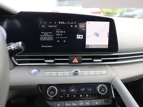 Certified 2025 Hyundai Elantra SEL FWD image 20