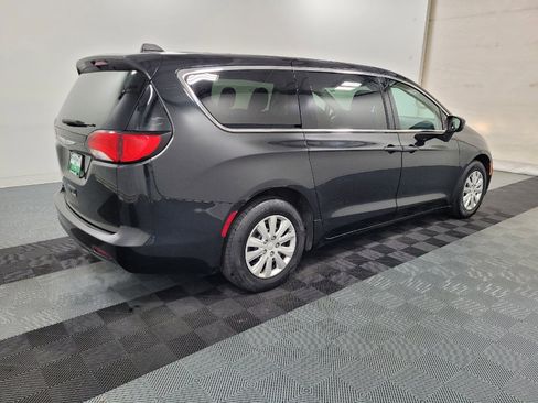 Used 2020 Chrysler Voyager L FWD image 10