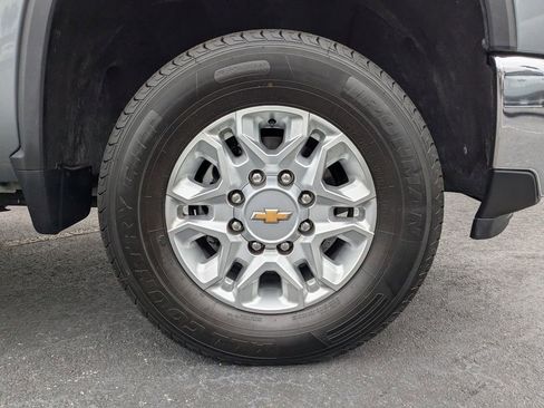 Used 2024 Chevrolet Silverado 3500 LT image 11