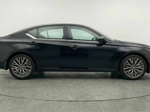 Used 2025 Nissan Altima 2.5 SV image 11
