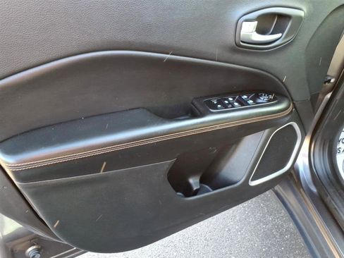 Used 2018 Jeep Compass Limited AWD/4WD image 10