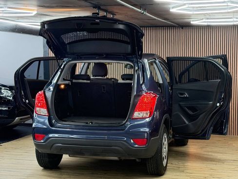 Used 2018 Chevrolet Trax LS w/ LPO, Cargo Package FWD image 7