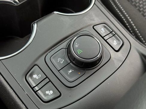 Used 2023 GMC Terrain SLE w/ Driver Convenience Package image 21