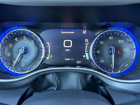 Certified 2024 Chrysler Pacifica Touring-L image 25