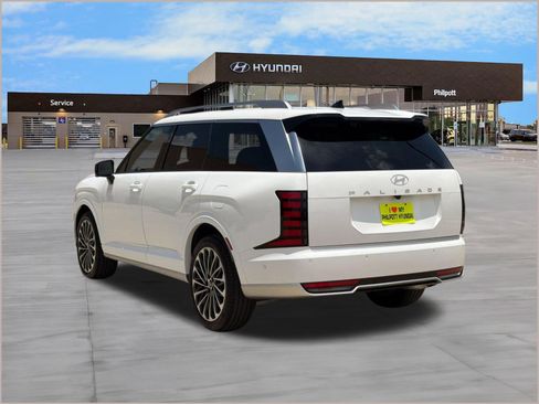 Used 2026 Hyundai Palisade Calligraphy FWD image 3