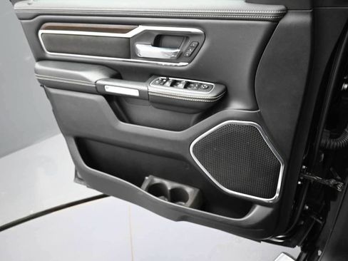 Used 2022 RAM 1500 Laramie AWD/4WD image 11