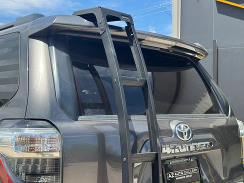 Used 2017 Toyota 4Runner SR5 AWD/4WD image 52