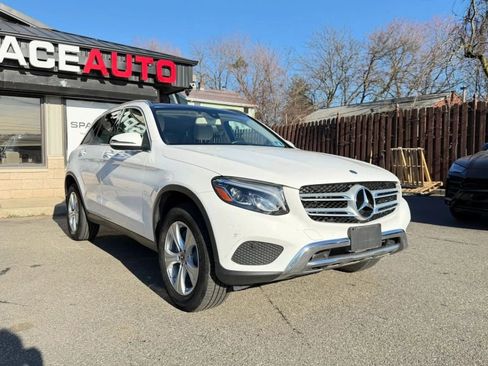 Used 2018 Mercedes-Benz GLC 300 4MATIC image 3