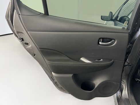 Used 2025 Nissan Leaf S image 26