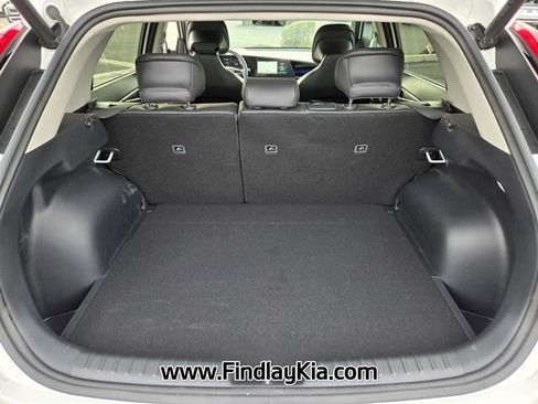 Certified 2025 Kia Niro SX image 19
